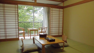 【朝日の和室】１階芝生広場側／８畳（禁煙） [スタンダード] [和室] [禁煙] [マウンテンビュー]