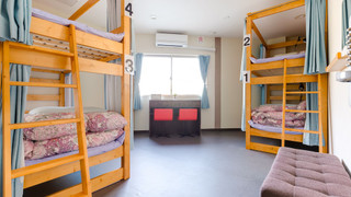 4 人部屋 共用バスルーム