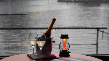 客室内のダイニングエリア / 19