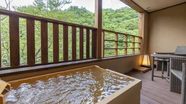 ツイン・デラックスツイン・フォースの客室露天風呂一例 / 4