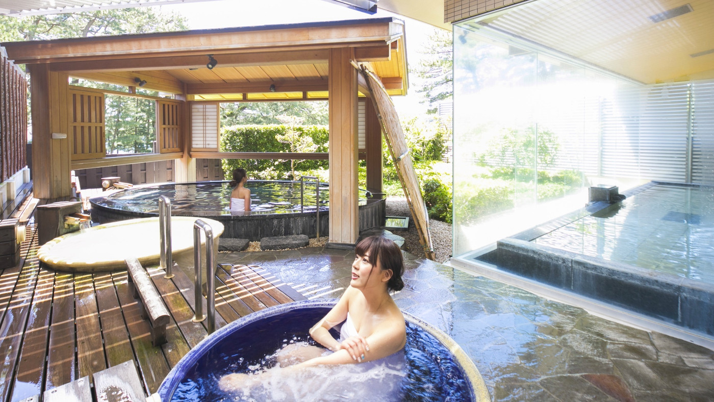 仕事後は温泉やご当地グルメを満喫4024026