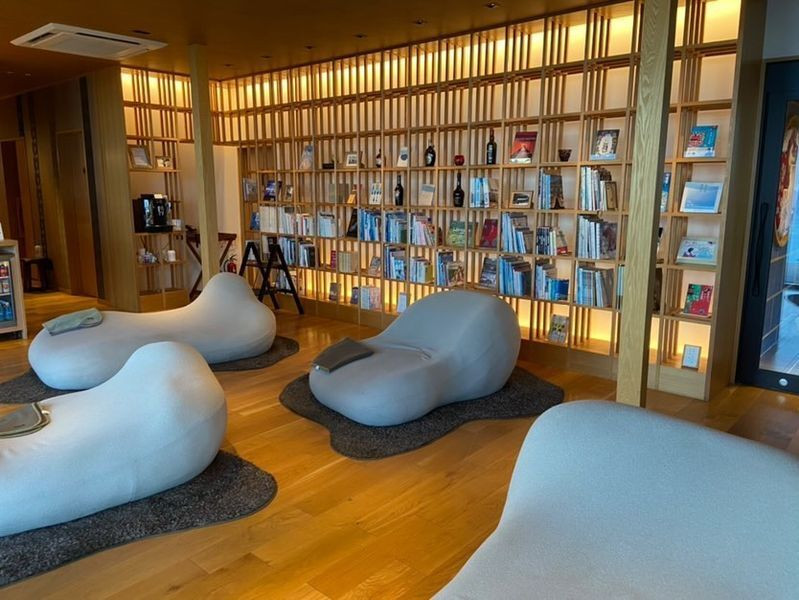 ライブラリーラウンジ