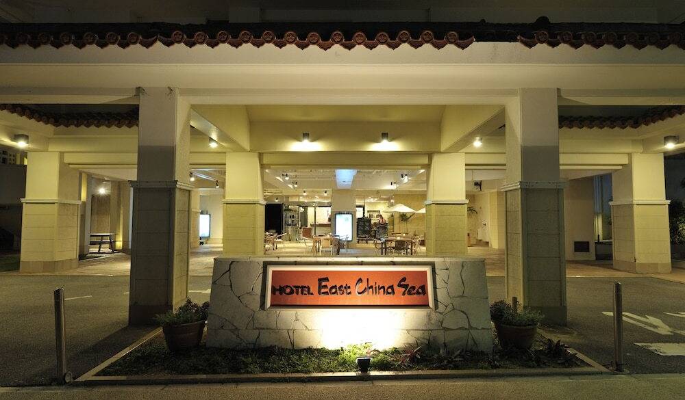 夜のホテル　外観 / 4