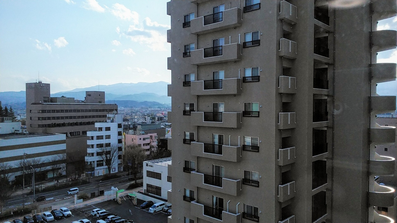 吾妻連峰が少し見えます