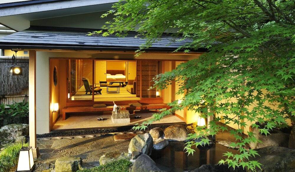 気品ある旅へ誘う
離れや風呂付き客室 / 1