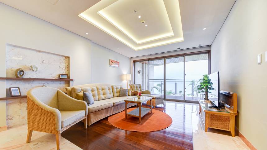 オーシャンビューリビングルーム / 1