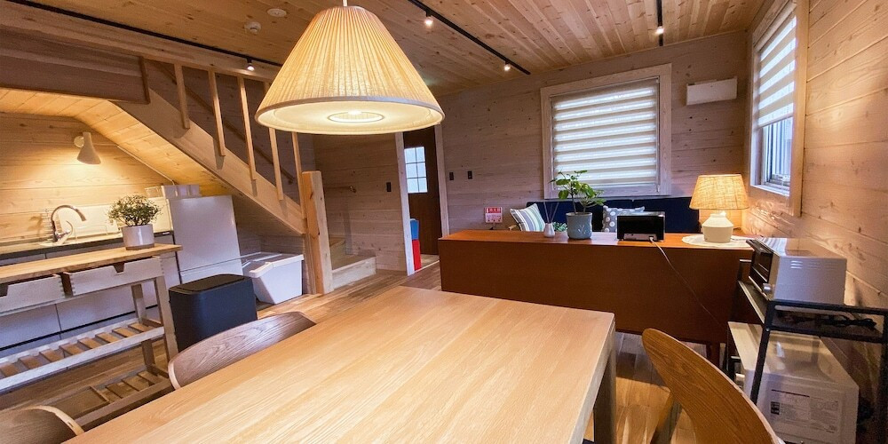 客室内のダイニングエリア