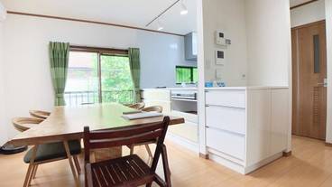 客室内のダイニングエリア / 14