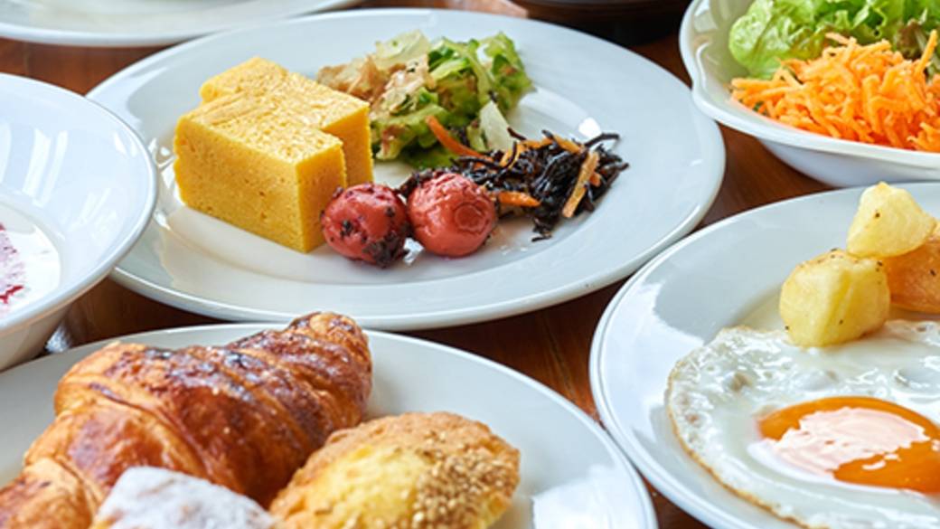 島野菜たっぷりの朝食
豊富な料理＆スイーツも / 4