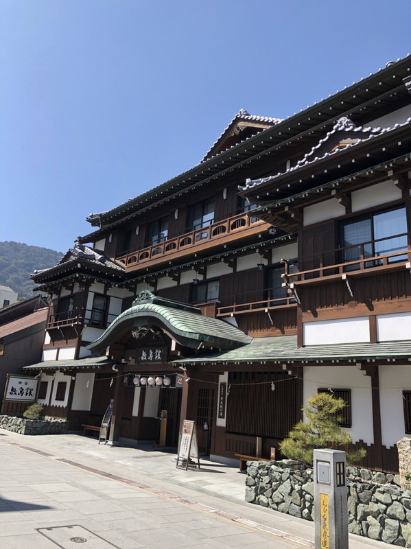 堂々とした和風大型建築の旅館です