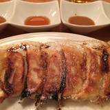 スタンドシャン食 Osaka北新地 Champagne & GYOZA BAR（スタンドシャンショクーオオサカキタシンチーシャンパンアンドギョウザバー）