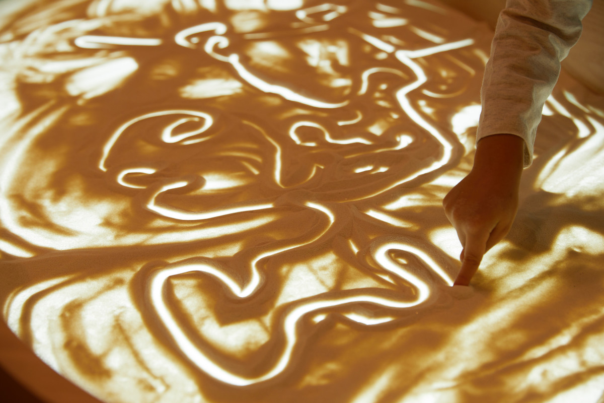 アトリエ 探索エリア ライトテーブルと砂