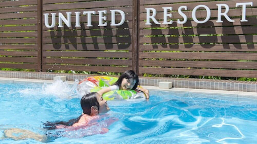 屋内 / 屋外プール