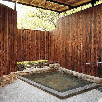 1.開放感ある露天風呂が魅力「わたらせ温泉　ホテルやまゆり」 ​3967375