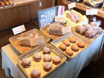 「郷のパン工房 GLANz Mut そばの実カフェ」内観 1096713 どれどれん♪
