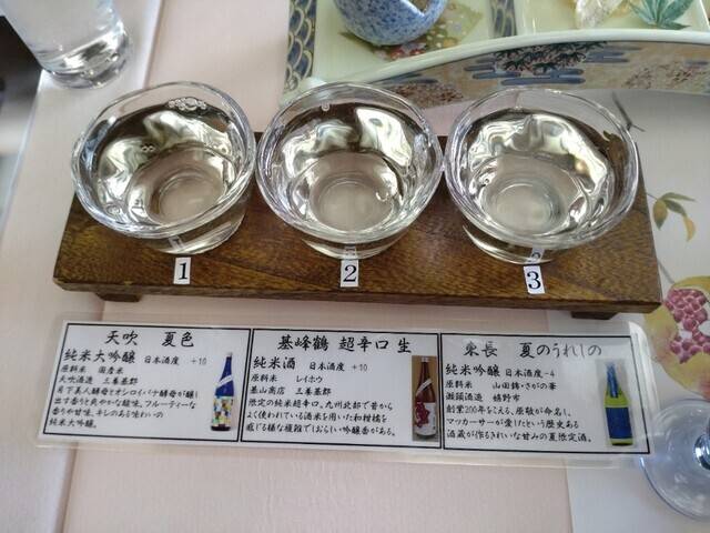 日本酒飲み比べセットの一例 / 4