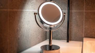 【一部客室】　ライト付きハリウッドミラー / 20