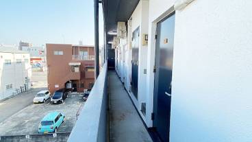 施設の入り口 / 27