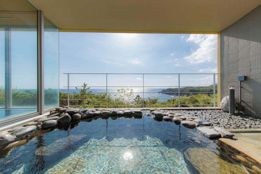 どこまでも続く空と水平線を望む、癒しのホテル3461306