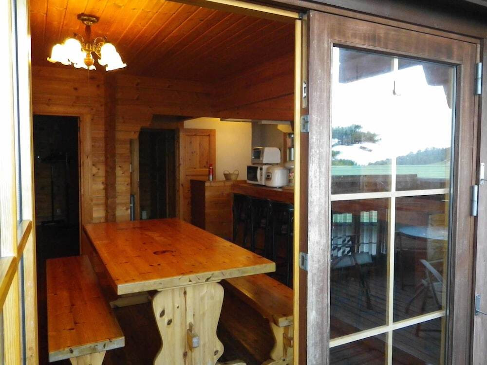 客室内のダイニングエリア