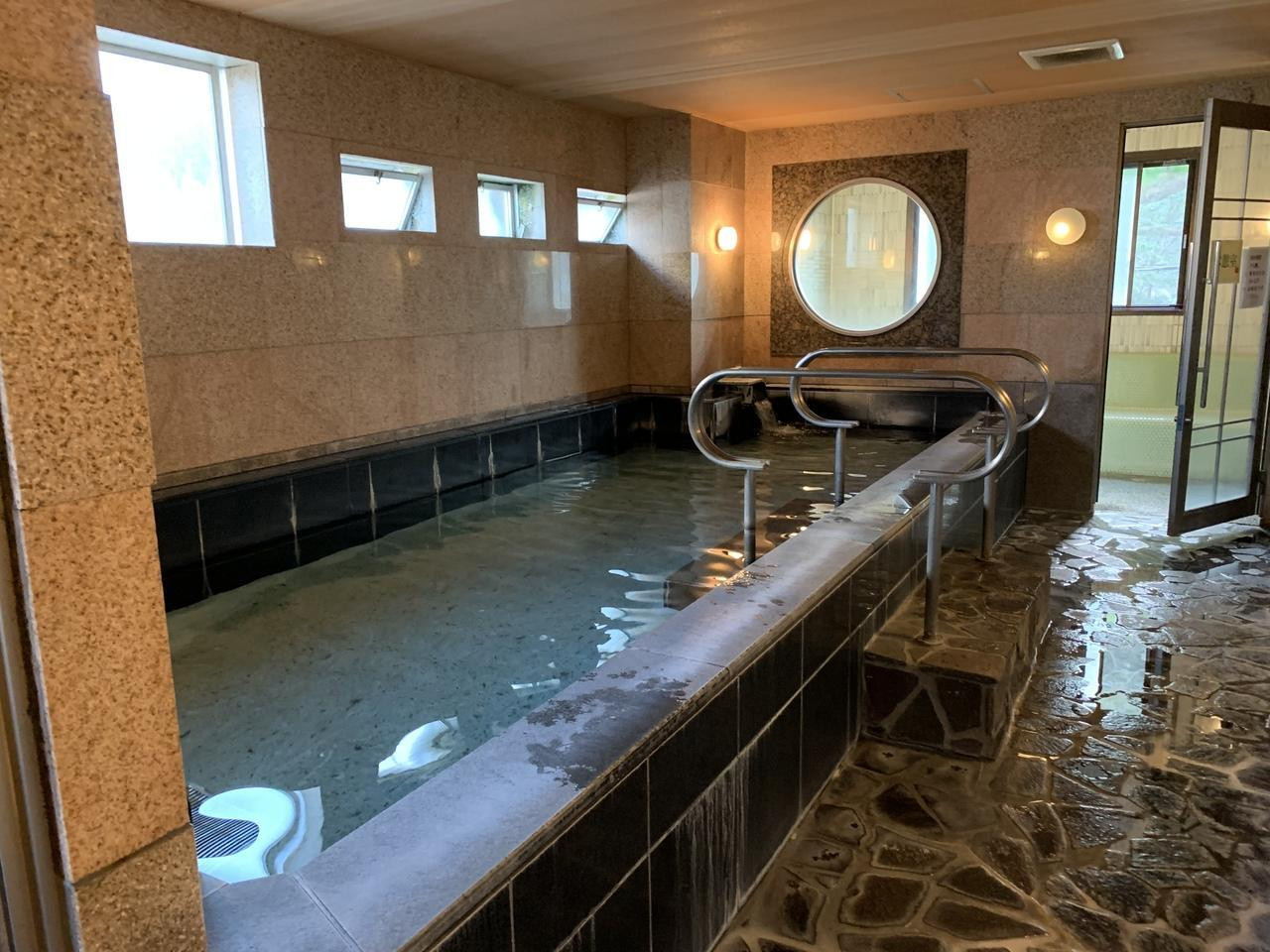 家庭的なおもてなしに癒される、海辺の温泉宿4086245