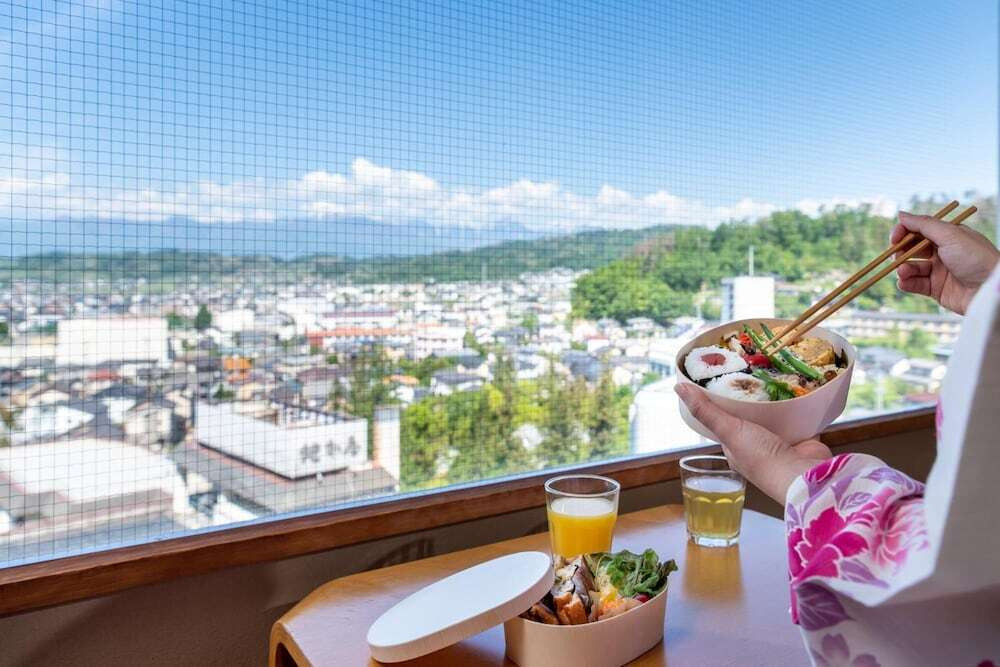 JR松本駅よりバスで約25分、無料送迎バスもあり3391970