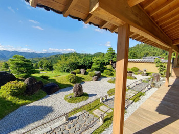 「棚田の宿 ささゆり庵」 その他 164118230 縁側は座禅もできるように広めに設計したとか