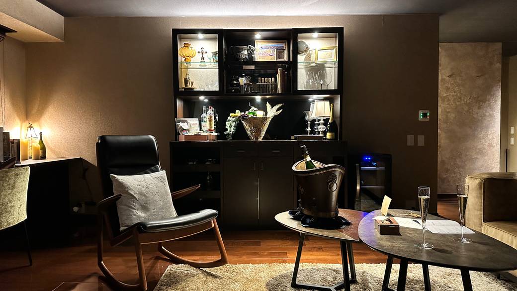 バーの雰囲気漂う
上品なお部屋へ / 5