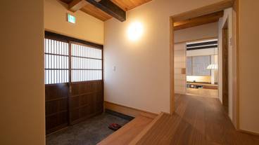 内部エントランス / 2