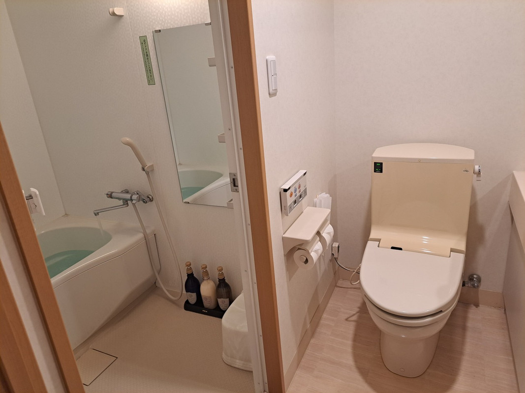 バスルーム　トイレ　