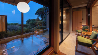 [103/105] 展望露天風呂付き客室／和室10畳+広縁（禁煙）:部屋食