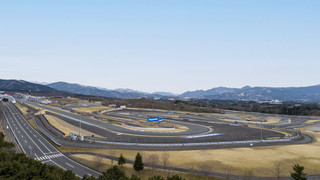 ルーム キングベッド 1 台 (Circuit View)