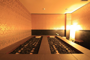 Sweat and refresh in the sauna and rock bath! 3999153