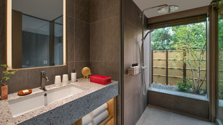 デラックス ルーム キングベッド 1 台 ガーデンビュー