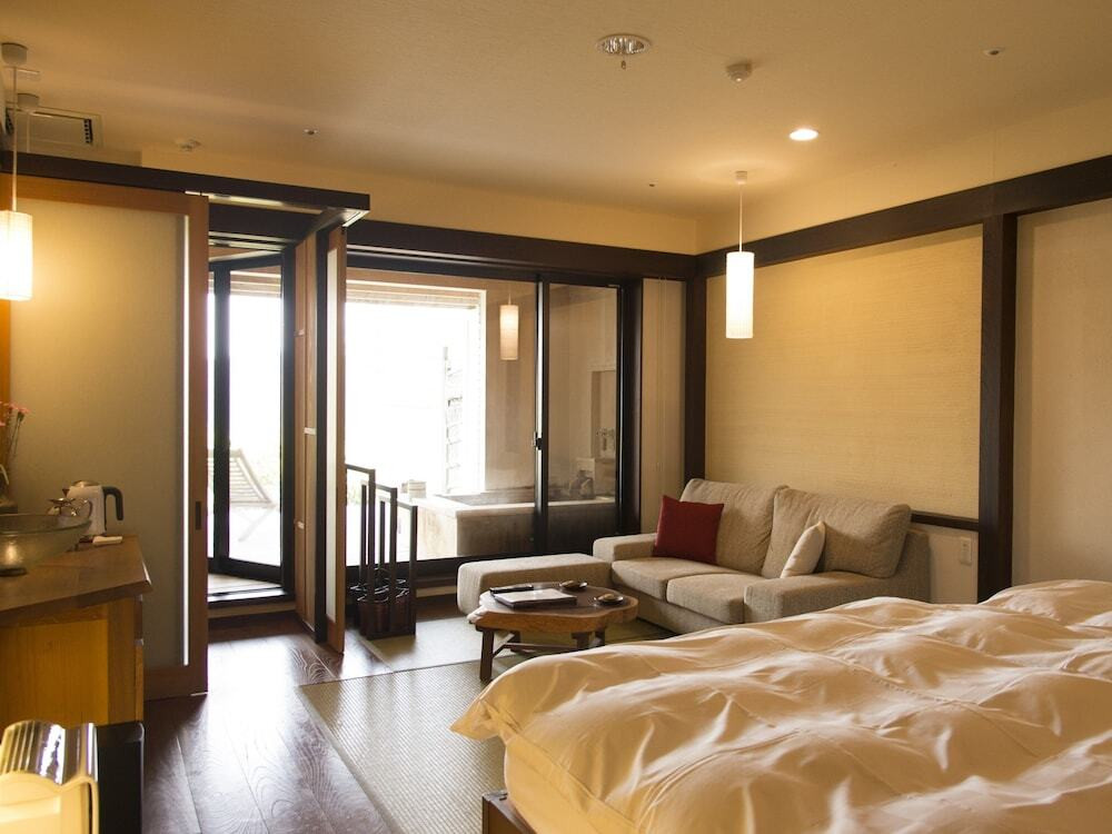 和モダンな空間でリラックス。特別な時間を彼と過ごして♪4086182