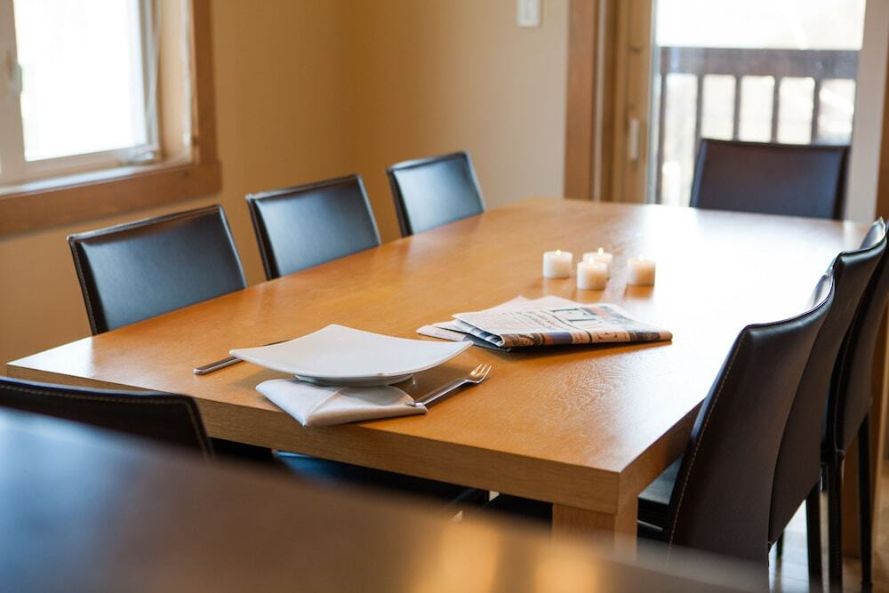 客室内のダイニングエリア