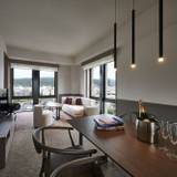 東山の自然や校庭など
色々なビューが楽しめる / 2