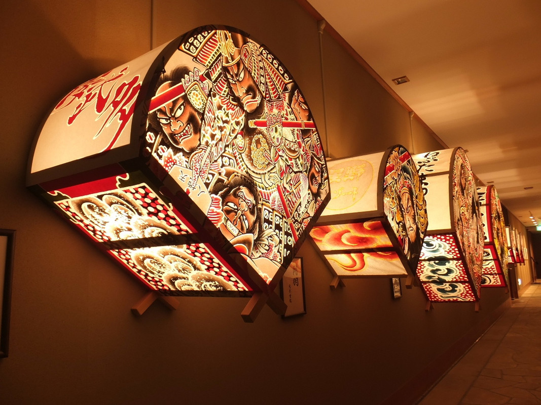 ねぶたが飾られています。