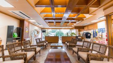 ロビーラウンジ / 3