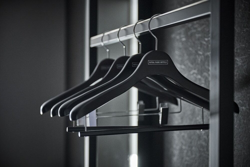 客室ハンガーラック