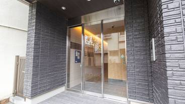 施設の入り口 / 3