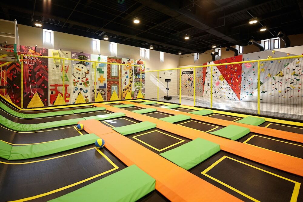 ロッククライミング用の壁 - 屋内