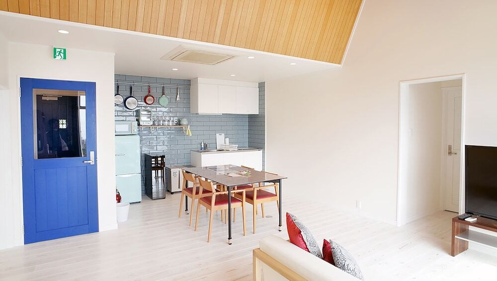 客室内のダイニングエリア