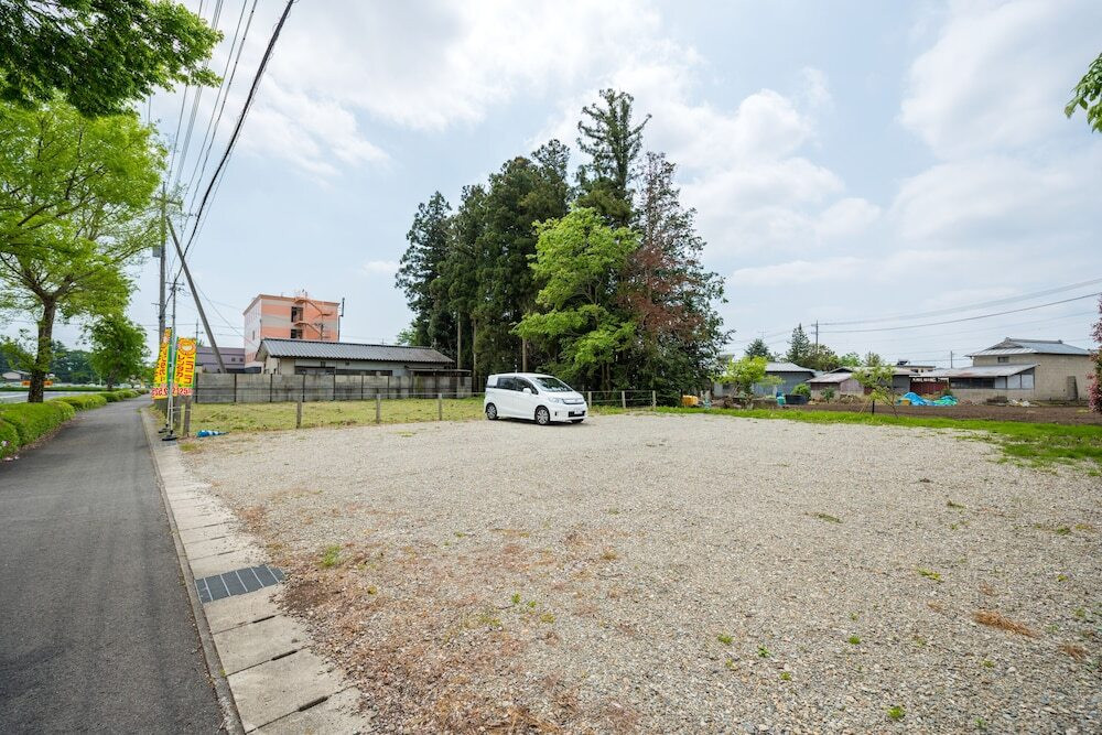 RV またはトラック用駐車場