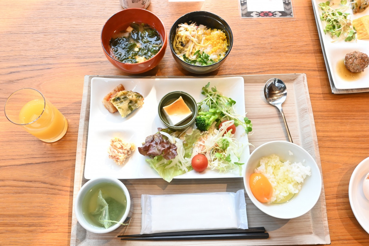 朝食です。鶏飯もありました。
