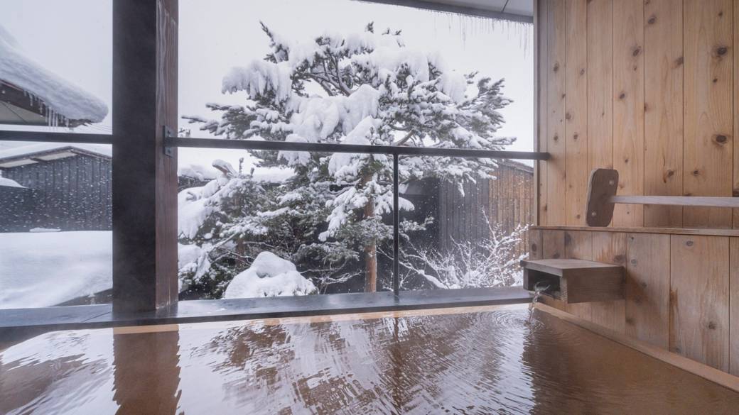雪の日の檜風呂 / 4