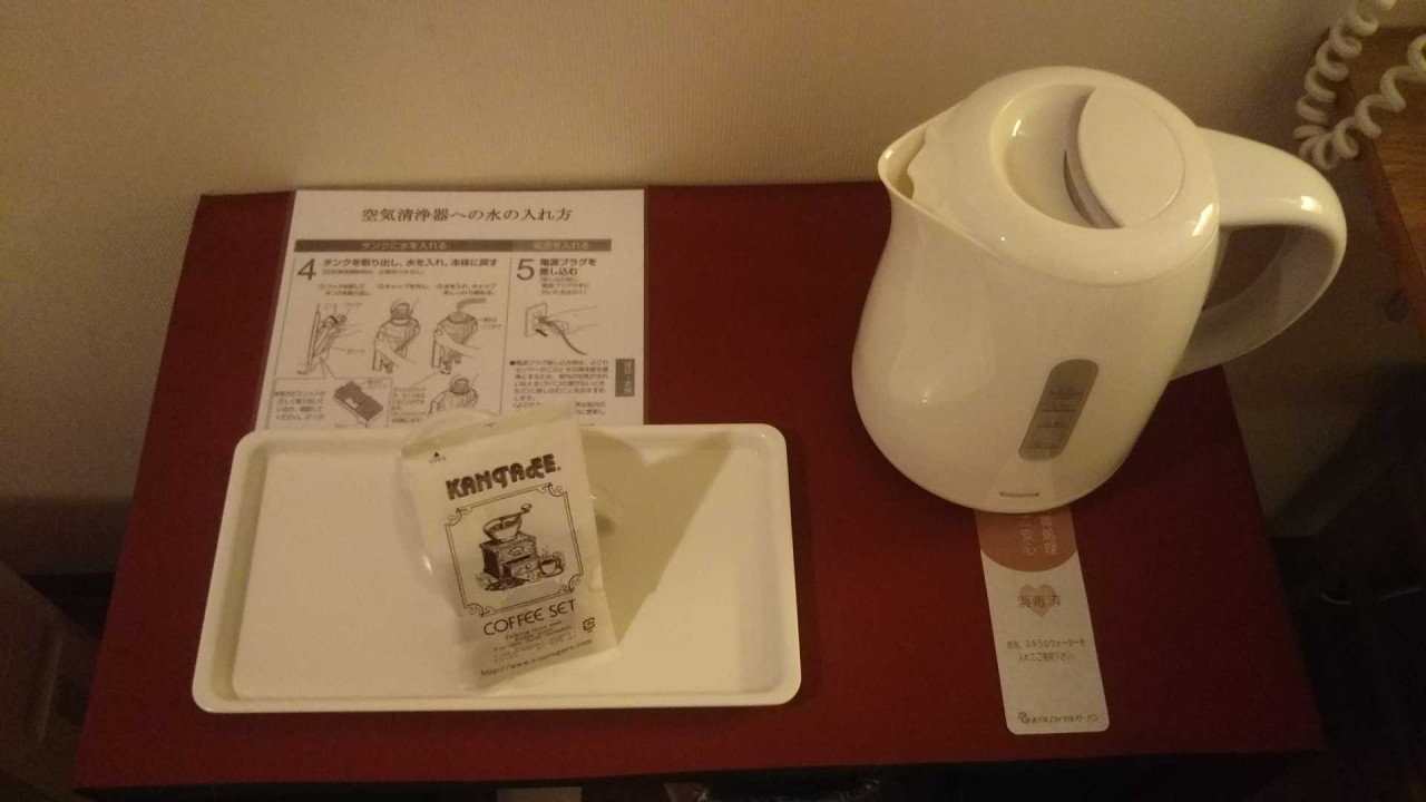 インスタントコーヒーとポットがありました。