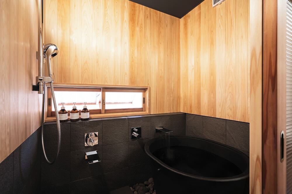 「継」バスルーム