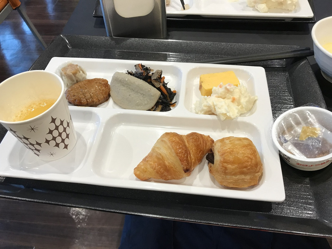 私の選んだメニューです。焼津名産・黒はんぺんは有りました。