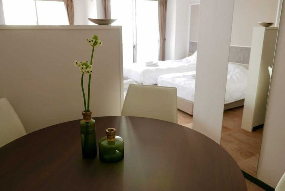 客室内のダイニングエリア